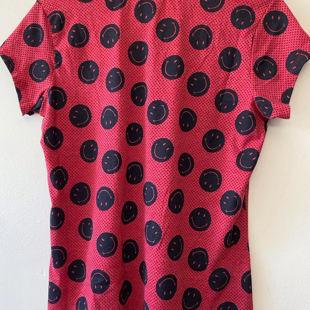 “Smiley London Graphic Tee Red w/ Allover Smiley Faces – Size L”